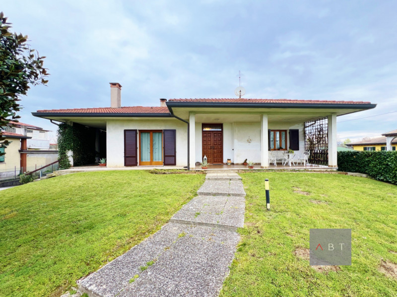 Immagine 1 di Casa indipendente in vendita  a Fontaniva