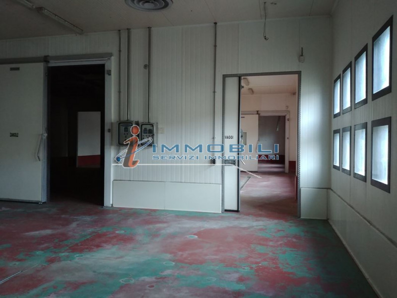 Immagine 4 di Laboratorio in vendita  in VIA PRIMO MAGGIO a Bussero