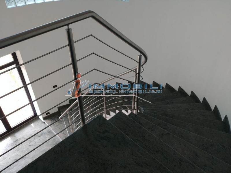 Immagine 18 di Laboratorio in vendita  in VIA PRIMO MAGGIO a Bussero