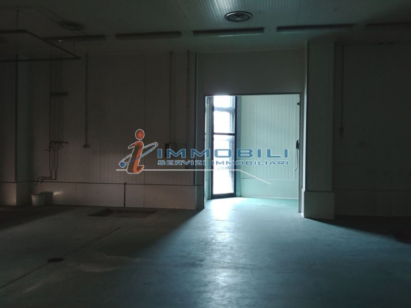 Immagine 22 di Laboratorio in vendita  in VIA PRIMO MAGGIO a Bussero