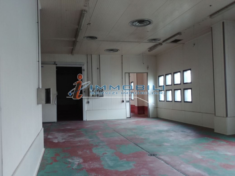 Immagine 2 di Capannone industriale in vendita  in VIA PRIMO MAGGIO a Bussero