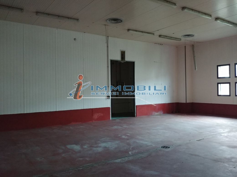 Immagine 8 di Capannone industriale in vendita  in VIA PRIMO MAGGIO a Bussero