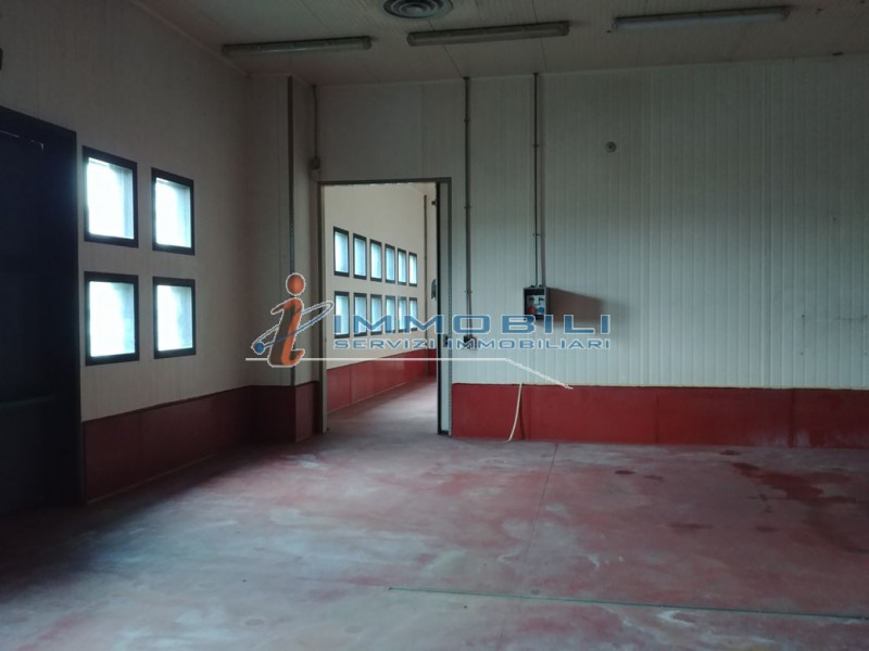 Immagine 9 di Capannone industriale in vendita  in VIA PRIMO MAGGIO a Bussero