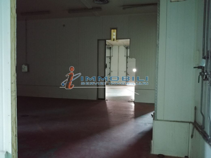 Immagine 10 di Capannone industriale in vendita  in VIA PRIMO MAGGIO a Bussero