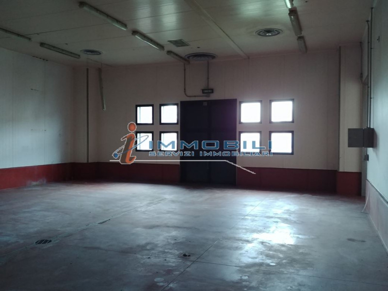 Immagine 11 di Capannone industriale in vendita  in VIA PRIMO MAGGIO a Bussero