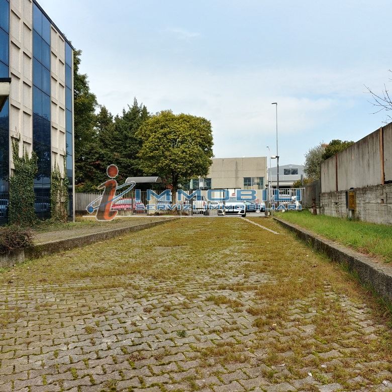 Immagine 12 di Capannone industriale in vendita  in VIA PRIMO MAGGIO a Bussero