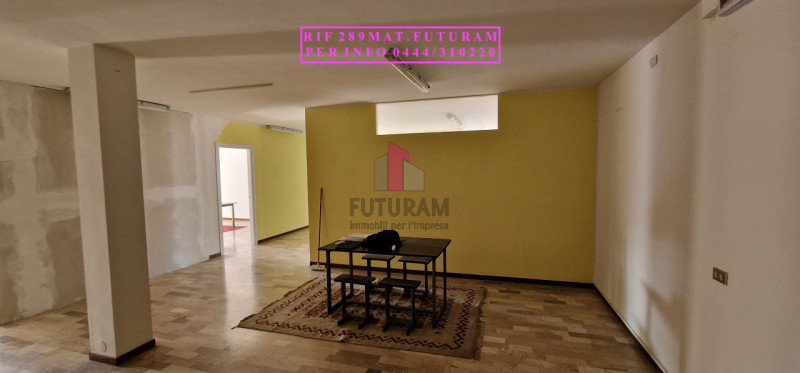 Immagine 1 di Laboratorio in affitto  a Abano Terme