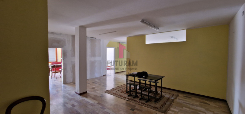 Immagine 7 di Laboratorio in affitto  a Abano Terme