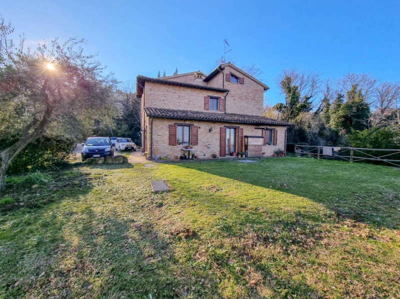 Immagine 2 di Casa indipendente in vendita  in località Castelcavallino a Urbino
