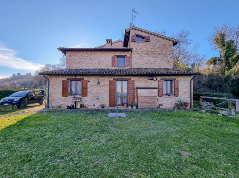 Immagine 3 di Casa indipendente in vendita  in località Castelcavallino a Urbino