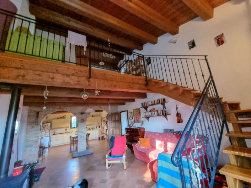 Immagine 9 di Casa indipendente in vendita  in località Castelcavallino a Urbino
