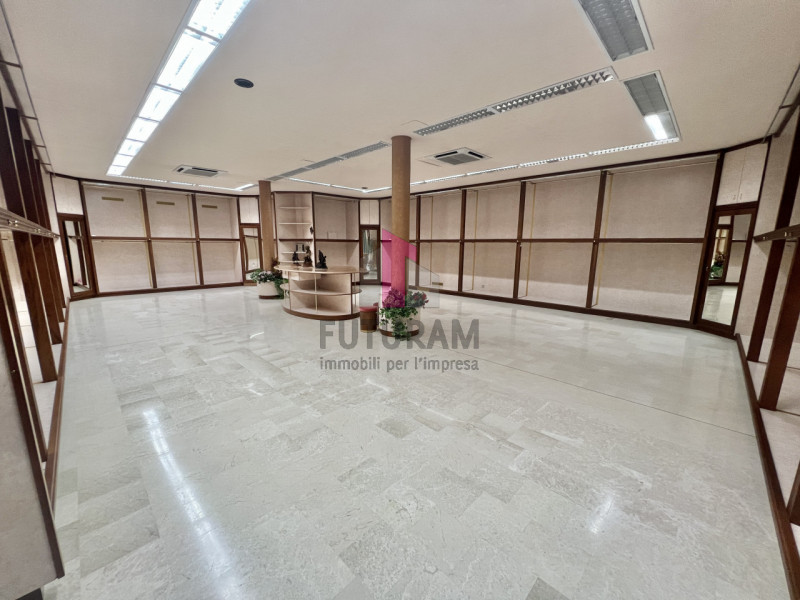 Immagine 4 di Capannone industriale in affitto  in Via Dante a Torri Di Quartesolo