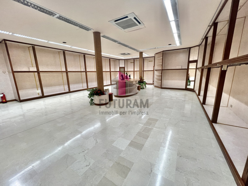 Immagine 6 di Capannone industriale in affitto  in Via Dante a Torri Di Quartesolo