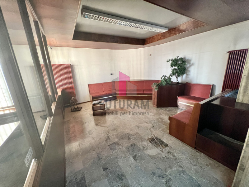 Immagine 7 di Capannone industriale in affitto  in Via Dante a Torri Di Quartesolo