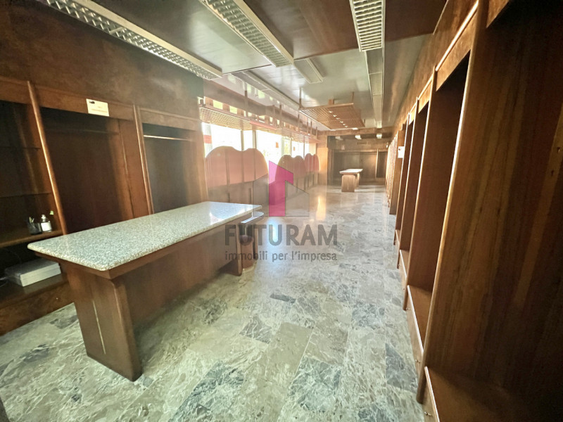 Immagine 8 di Capannone industriale in affitto  in Via Dante a Torri Di Quartesolo