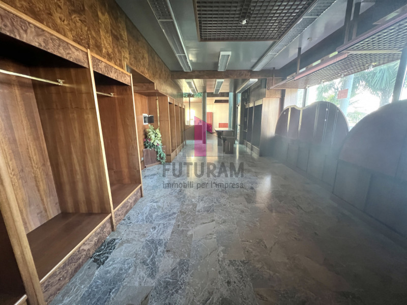 Immagine 10 di Capannone industriale in affitto  in Via Dante a Torri Di Quartesolo