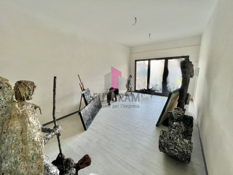 Immagine 2 di Negozio in vendita  in Via Antonibon a Nove