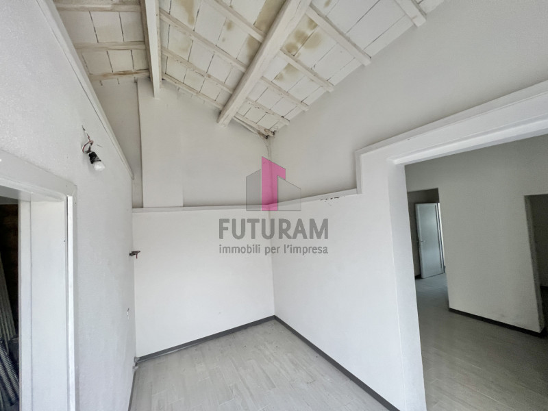 Immagine 8 di Negozio in vendita  in Via Antonibon a Nove