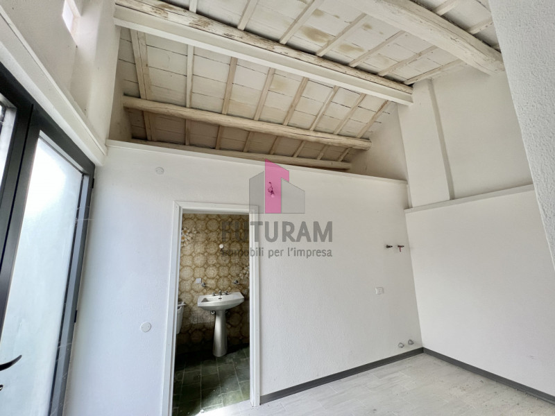 Immagine 12 di Negozio in vendita  in Via Antonibon a Nove