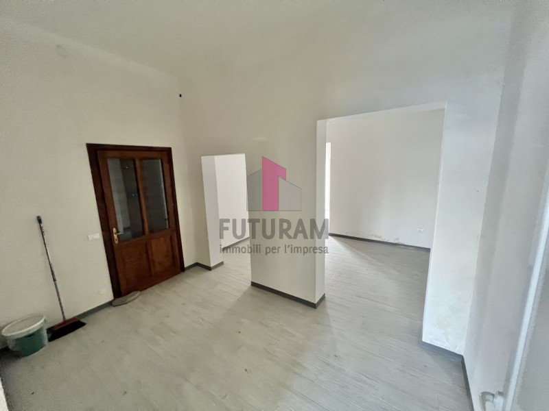 Immagine 13 di Negozio in vendita  in Via Antonibon a Nove