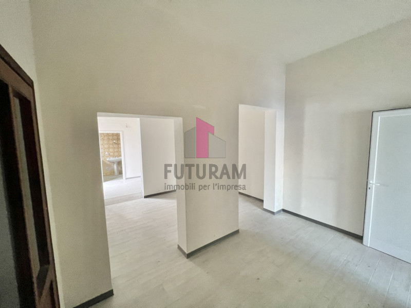 Immagine 14 di Negozio in vendita  in Via Antonibon a Nove