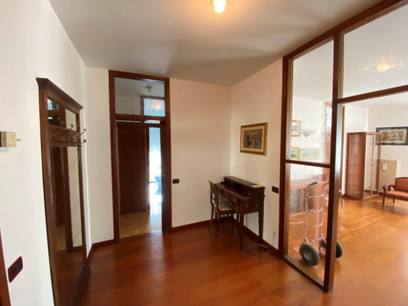 Immagine 4 di Appartamento in vendita  in Bassano del Grappa Piazzale Luigi Cadorna Via Brocchi 31 a Bassano Del Grappa