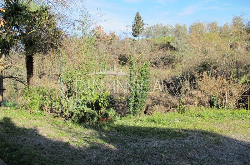 Immagine 36 di Rustico / casale in vendita  a Chianni