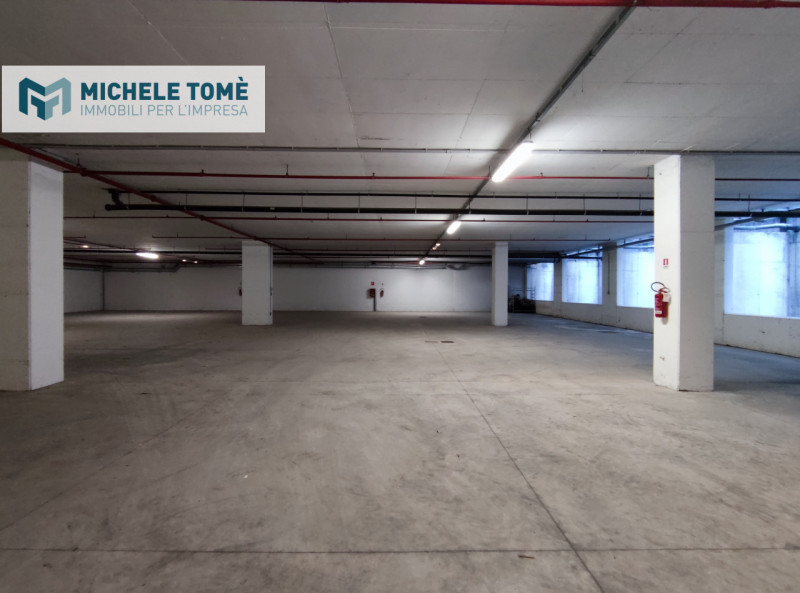 Immagine 5 di Magazzino in vendita  in via crivellin a Affi