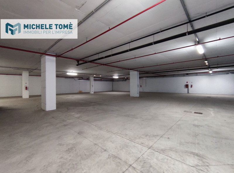 Immagine 6 di Magazzino in vendita  in via crivellin a Affi