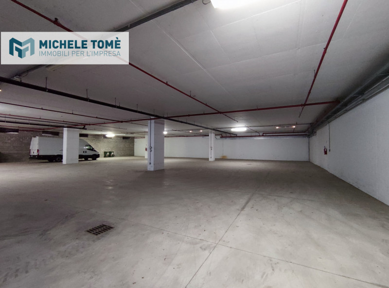 Immagine 8 di Magazzino in vendita  in via crivellin a Affi