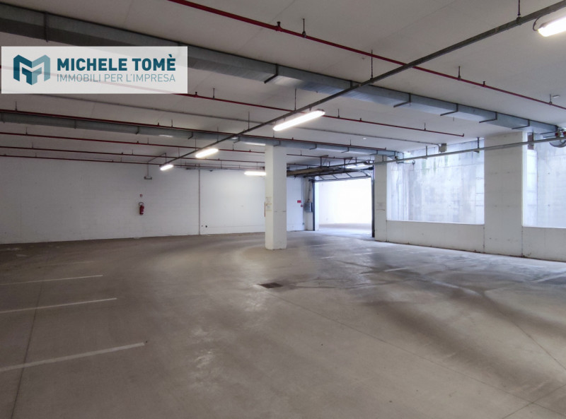 Immagine 10 di Magazzino in vendita  in via crivellin a Affi