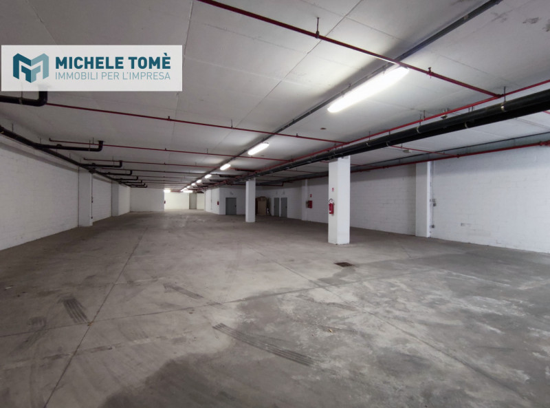 Immagine 11 di Magazzino in vendita  in via crivellin a Affi