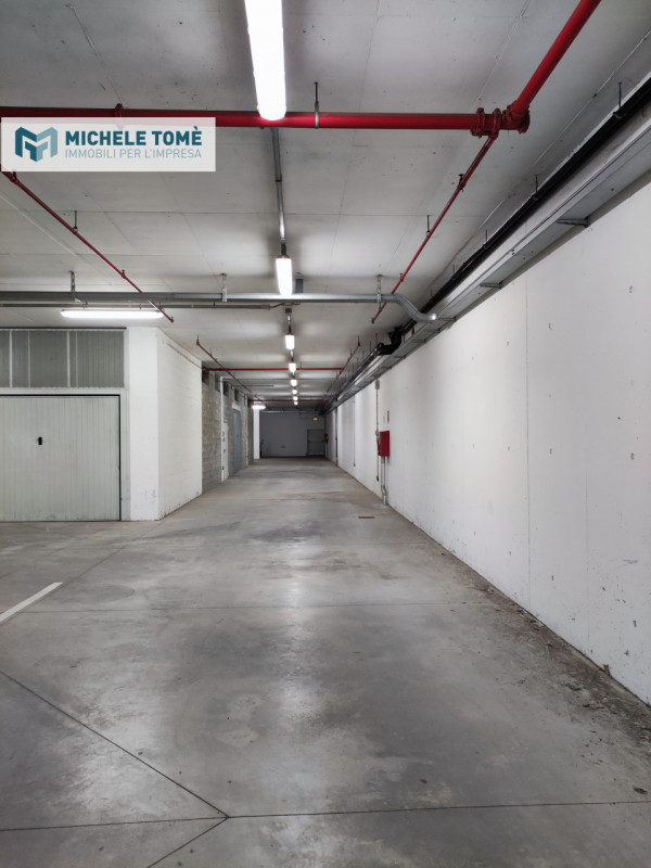 Immagine 14 di Magazzino in vendita  in via crivellin a Affi