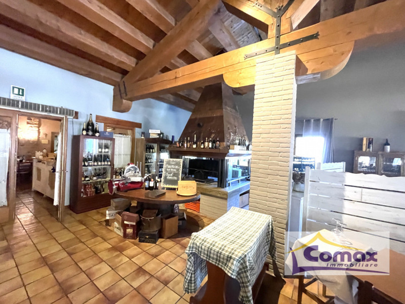 Immagine 10 di Attività commerciale in vendita  in Via Dei Colli a Vo
