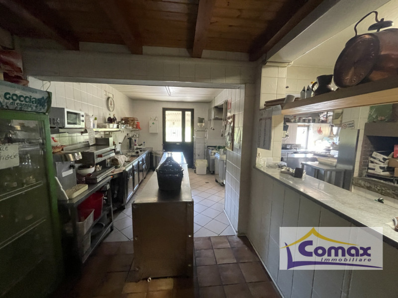 Immagine 11 di Attività commerciale in vendita  in Via Dei Colli a Vo