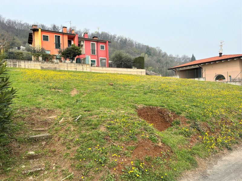 Immagine 2 di Terreno in vendita  in Via Chiesa a Val Liona