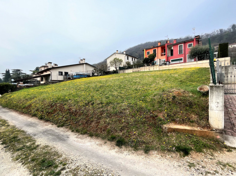 Immagine 3 di Terreno in vendita  in Via Chiesa a Val Liona