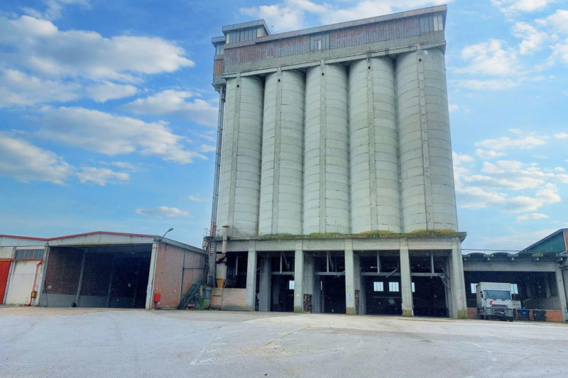 Immagine 4 di Capannone industriale in vendita  in Loc. Olmini, Via Santa Maria (SP 306), N. snc a Panicale