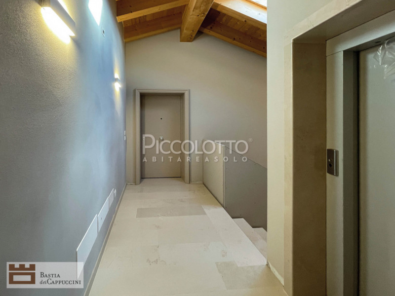 Immagine 11 di Appartamento in vendita  in Vicolo dei Cappuccini a Castelfranco Veneto