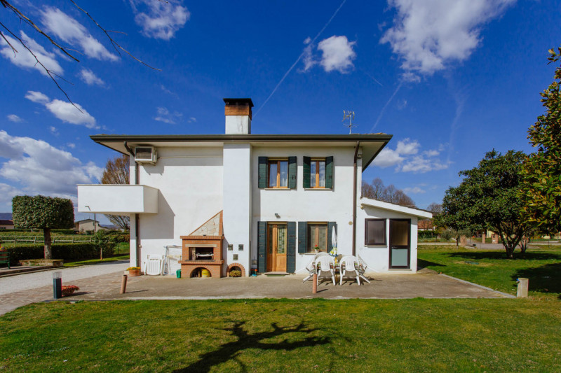 Immagine 1 di Casa indipendente in vendita  in Via Cornoledo a Pernumia