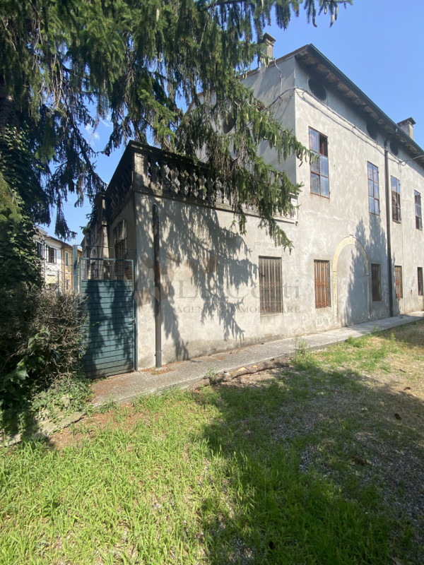 Immagine 2 di Casa indipendente in vendita  a Lonigo