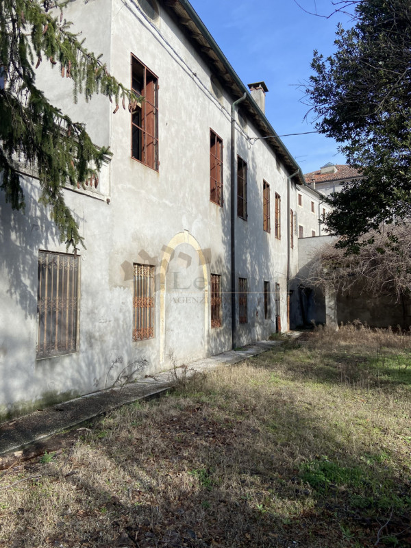 Immagine 4 di Casa indipendente in vendita  a Lonigo
