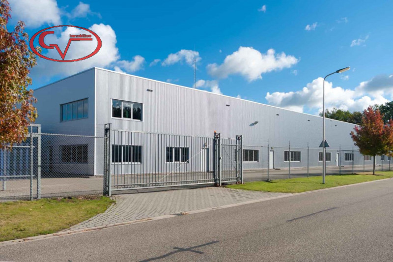 Immagine 1 di Laboratorio in vendita  in levane a Montevarchi