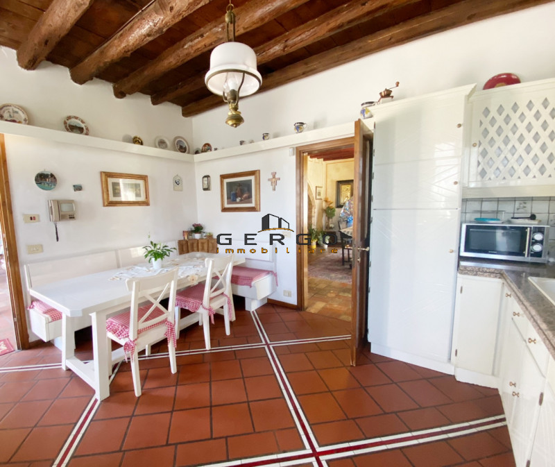 Immagine 11 di Villa in vendita  in Via Cornarotta a Treviso