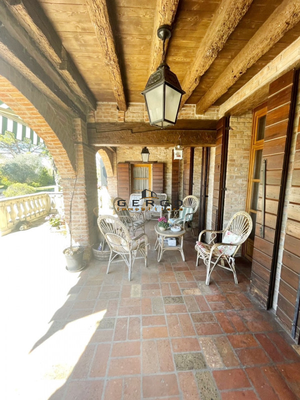 Immagine 14 di Villa in vendita  in Via Cornarotta a Treviso