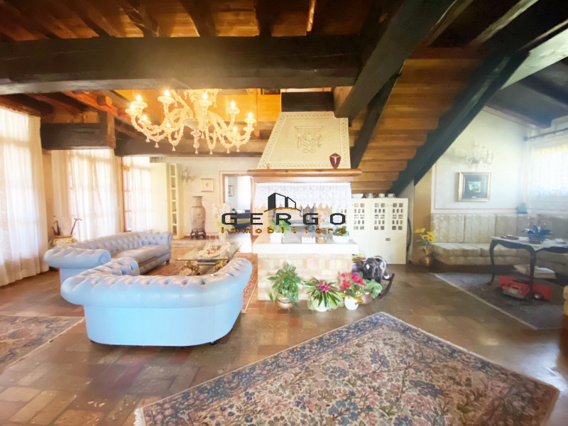 Immagine 19 di Villa in vendita  in Via Cornarotta a Treviso