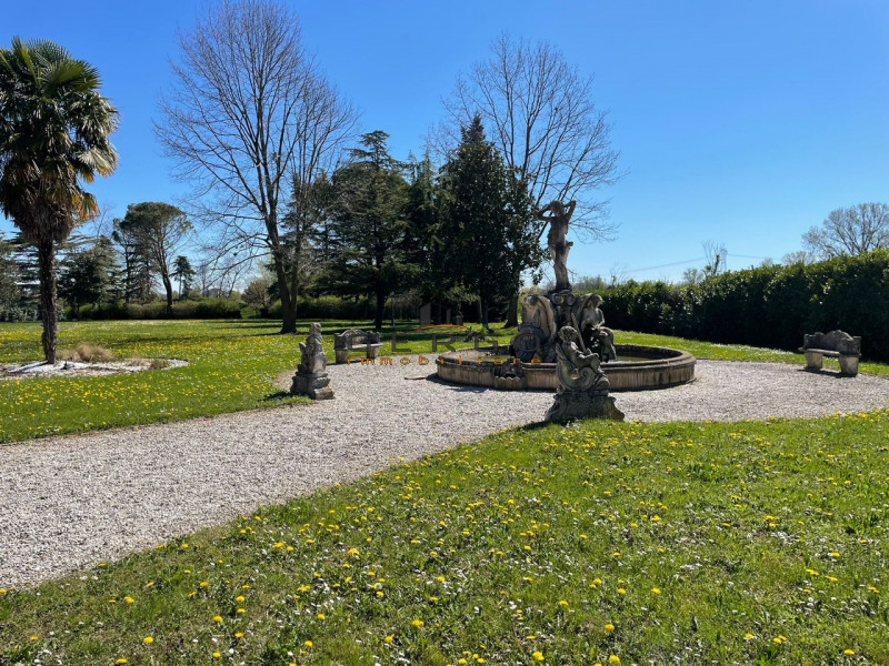 Immagine 43 di Villa in vendita  in Via Cornarotta a Treviso