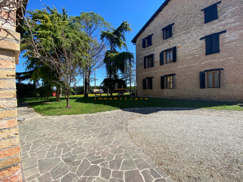 Immagine 48 di Villa in vendita  in Via Cornarotta a Treviso