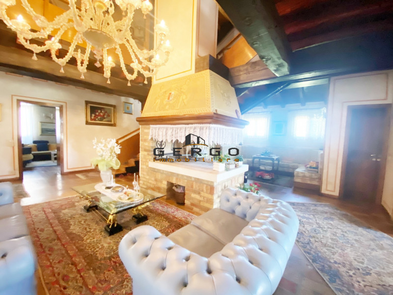 Immagine 49 di Villa in vendita  in Via Cornarotta a Treviso