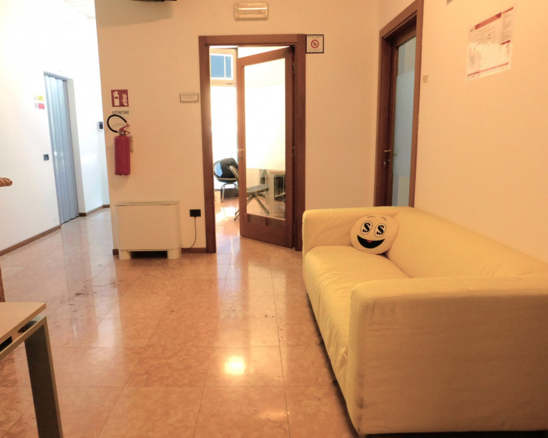 Immagine 2 di Negozio in affitto  in via roma a Selvazzano Dentro